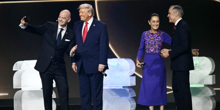 Trump recibe el primer Premio de la Paz de la FIFA