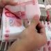 Rusia completa primera emisión histórica de deuda soberana en yuanes chinos Rusia completa primera emisión histórica de deuda soberana en yuanes chinos: estrategia de desdolarización avanza con bonos por US$2.435 millones tras sanciones occidentales
