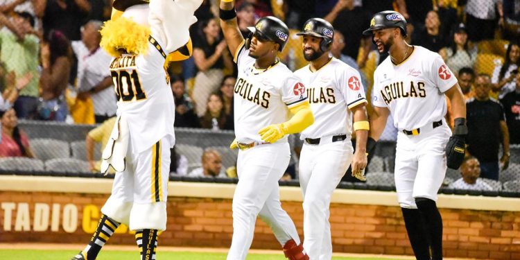 Águilas arrasan 5-0 al Escogido y sellan boleto al Round Robin águilas Ciebaeñas