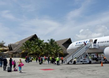 RD lidera volumen turístico pero crece apenas 2.2% en Caribe RD lidera volumen turístico pero crece apenas 2.2% en Caribe