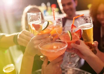 Gobierno flexibiliza venta de alcohol desde este miércoles