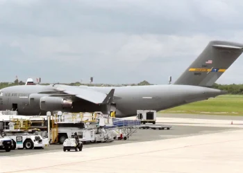 Dos aviones EEUU inician despliegue Operación Lanza del Sur