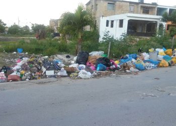 Basura y lluvias, la peligrosa combinación que tiene en alerta a los barrios de La Romana
