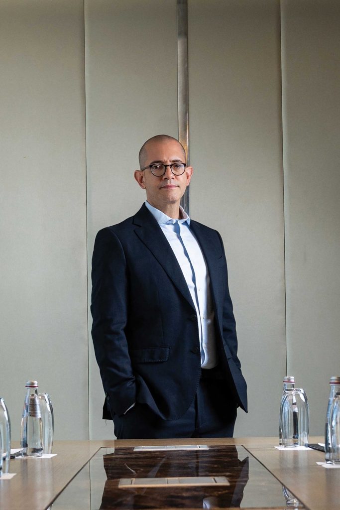Ignacio Peñalver: El Director que Llega al Hotel El Embajador para Fortalecer su Legado sin Romper su Alma