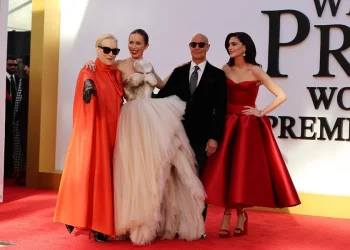 Las estrellas de ‘El diablo viste a la moda 2’ celebraron su estreno en Nueva York