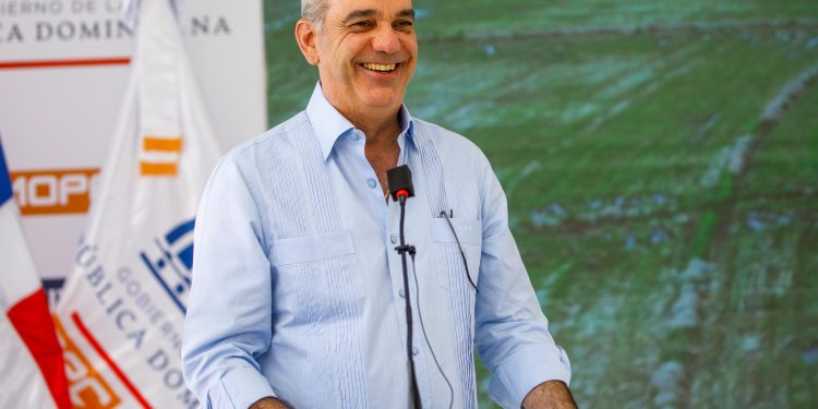 Presidente Abinader entrega Circuito Vial Bajo Yuna y transforma la vida de más de 30 mil personas en el Nordeste