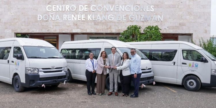 ACNUR entrega minibuses a Conani para fortalecer su capacidad...