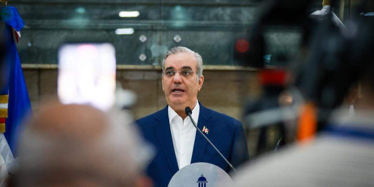 Abinader quiere un acuerdo con sectores del país para enfrentar crisis Abinader reconoce civismo durante Semana Santa y labor del COE