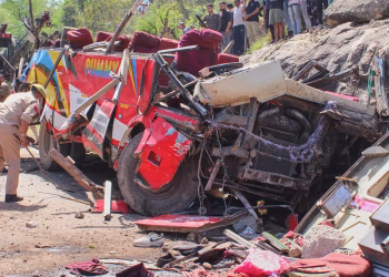 Accidente de autobús en la Cachemira controlada por India mata a 21 personas