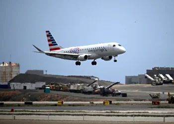 Administrador de Trump. Funcionarios realizan el primer vuelo comercial directo entre EE. UU. y Venezuela en 7 años.