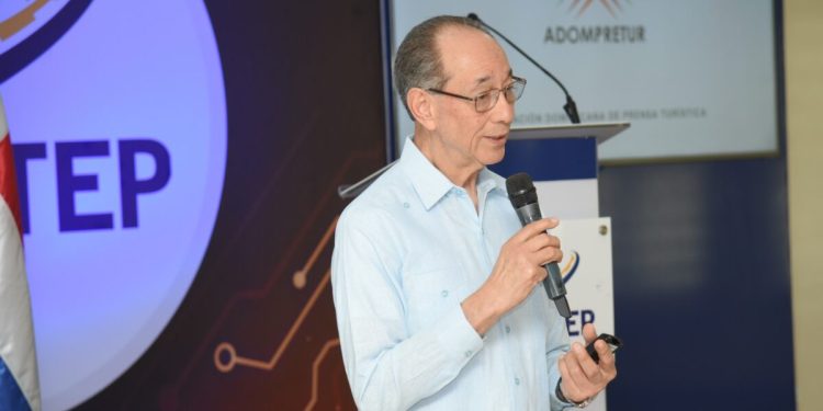 Adompretur impulsa formación en periodismo turístico