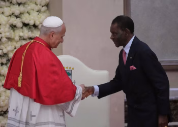 Algunos que huyeron de los abusos en Guinea Ecuatorial temen que la visita del Papa pueda legitimar al gobernante de larga data