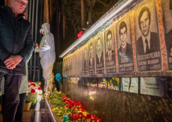 Ataques en Ucrania y Rusia matan al menos a 16 personas en el aniversario de Chernobyl