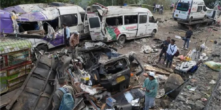 Atentado deja 19 personas muertas y 18 heridas en Colombia Atentado deja 19 personas muertas y 18 heridas en Colombia