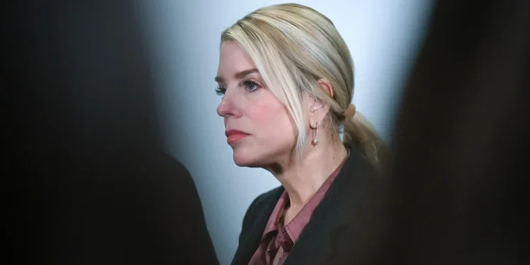 Bondi no comparecerá para la declaración del 14 de abril en la investigación de Epstein del Comité de Supervisión