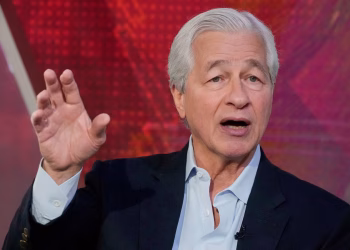 CEO de JPMorgan: la guerra con Irán podría reavivar la inflación y mantener las tasas de la Fed altas por más tiempo