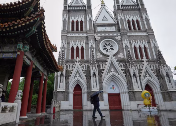 China aumenta la presión sobre los católicos clandestinos para que se unan a la iglesia oficial, según Human Rights Watch