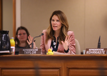 Chris Taylor gana las elecciones para la Corte Suprema del estado de Wisconsin, lo que otorga a los jueces liberales una mayoría de 5 a 2