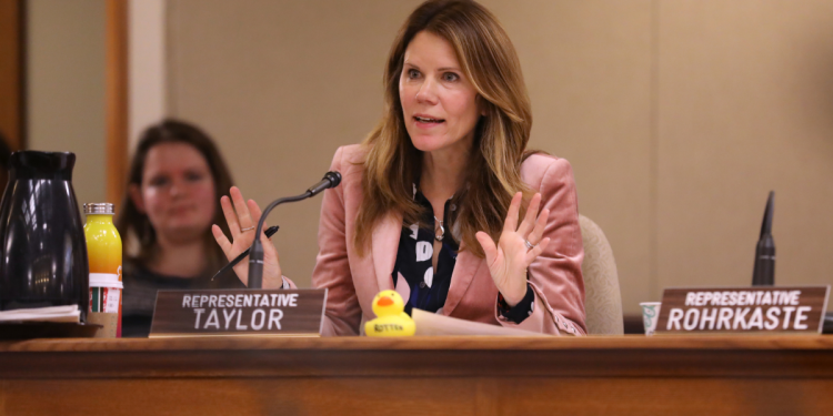 Chris Taylor gana las elecciones para la Corte Suprema del estado de Wisconsin, lo que otorga a los jueces liberales una mayoría de 5 a 2 Chris Taylor gana las elecciones para la Corte Suprema del estado de Wisconsin, lo que otorga a los jueces liberales una mayoría de 5 a 2