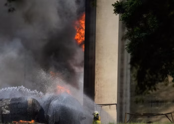 Cierran puente sobre el Canal de Panamá tras la explosión de un camión que mata a una persona