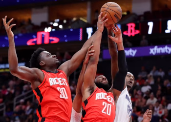 Clint Capela tiene 23 mientras los Rockets descansan como estrellas en la goleada 132-101 a los Grizzlies