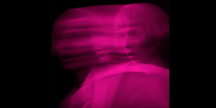 Come Closer de Tomora es una extática carta de amor a la música dance de los 90