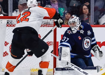 Couturier y Cates tienen juegos de 3 puntos para llevar a los Flyers a superar a los Jets 7-1