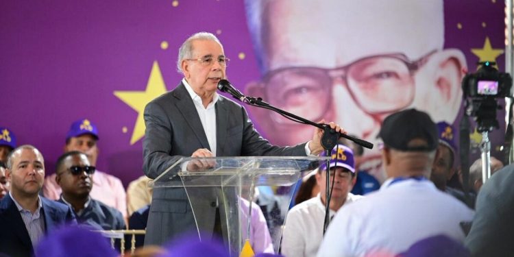 Danilo Medina critica al Gobierno por falta de plan económico Danilo Medina critica al Gobierno por falta de plan económico