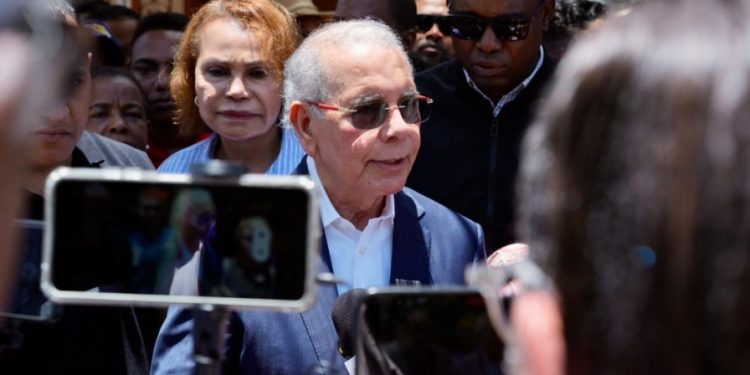 Danilo Medina niega PLD busque alianza con el PRM; dice peledeístas no padecen síndrome de Estocolmo Danilo Medina niega PLD busque alianza con el PRM; dice peledeístas no padecen síndrome de Estocolmo