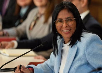 Delcy Rodríguez de Venezuela sigue siendo presidenta interina después de que expiró su nombramiento inicial de 90 días