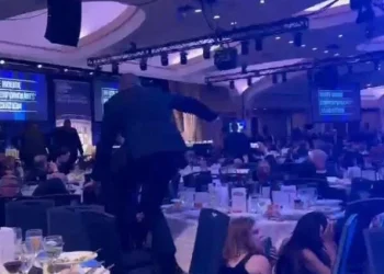 Dentro de la cena de corresponsales de la Casa Blanca cuando se escucharon los disparos: esto es lo que vieron y oyeron los periodistas de CBS News.