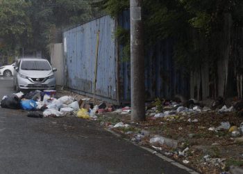 Deterioro Alarmante en Santo Domingo Este la Basura y los Filtrantes Destapados que el Estado Ignora