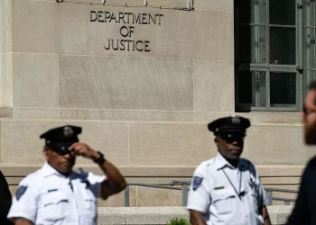 El Departamento de Justicia prepara hasta 3.500 millones de dólares en subvenciones para el cumplimiento de la ley, un año después de fuertes recortes en otros lugares