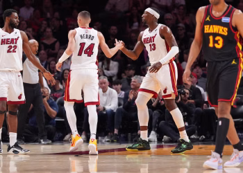 El Heat se escapa en la segunda mitad y se prepara para el play-in al vencer a los Hawks 143-117
