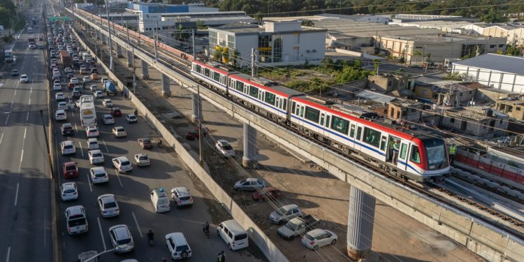 El Metro que falla a sus pasajeros Líneas I y II paralizadas mientras Santo Domingo madruga