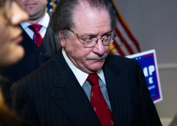 El abogado de Trump que intentó revocar las elecciones de 2020 supervisará la investigación del exdirector de la CIA, dice un funcionario del Departamento de Justicia