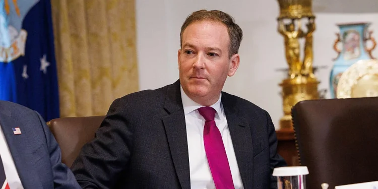 El administrador de la EPA, Lee Zeldin, dice a los escépticos del clima que "celebren la reivindicación" después de la derogación de la ley