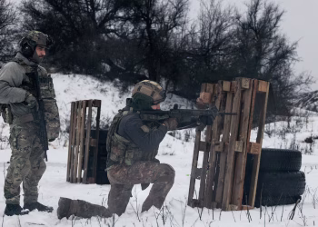 El ejército de Ucrania evoluciona bajo fuego, con nuevas unidades desafiando el legado soviético