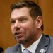 El fiscal de distrito de Manhattan investiga acusaciones de agresión sexual contra el representante Eric Swalwell