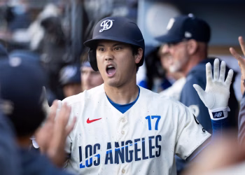El jonrón inicial de Shohei Ohtani y el tiro de 3 carreras de Teoscar impulsan a los Dodgers a vencer 6-3 a los Rangers
