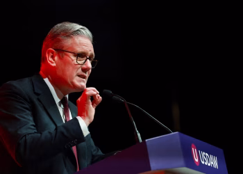 El líder británico Starmer enfrenta más presión por el nombramiento de embajador de Mandelson