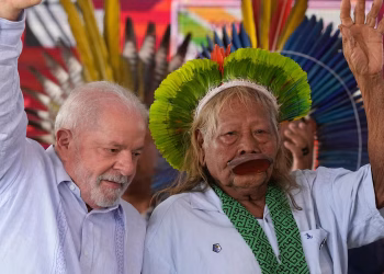 El líder indígena de Brasil, Raoni, respalda a Lula a pesar de las protestas contra el ferrocarril en el Amazonas