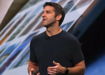 El nuevo CEO de Apple, John Ternus, salta a la fama después de pasar desapercibido durante años