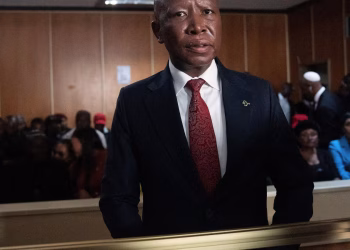 El político sudafricano Julius Malema, condenado a 5 años de cárcel por disparar con rifle en un mitin