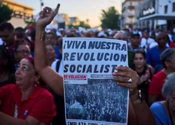 El presidente de Cuba dice que la isla no desea una agresión estadounidense pero está lista para luchar si es necesario