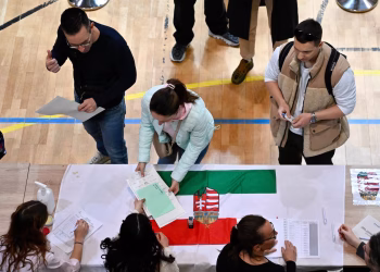 El primer ministro húngaro, Viktor Orbán, admite la derrota tras el "doloroso" resultado electoral