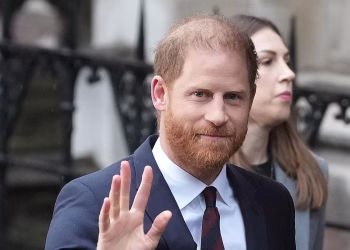 El príncipe Harry demandado por una organización benéfica que creó en África para honrar a su difunta madre, la princesa Diana