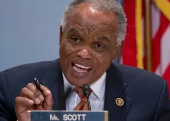 El representante David Scott se convierte en el quinto miembro del 119º Congreso que muere en el cargo