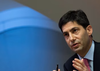 El senador Warren pide una mayor transparencia en las tenencias financieras del candidato a la Reserva Federal