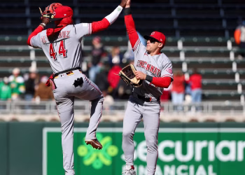 El sencillo productor de Myers en el noveno y una fuerte salida del bullpen elevan a los Rojos a superar a los Mellizos 5-4